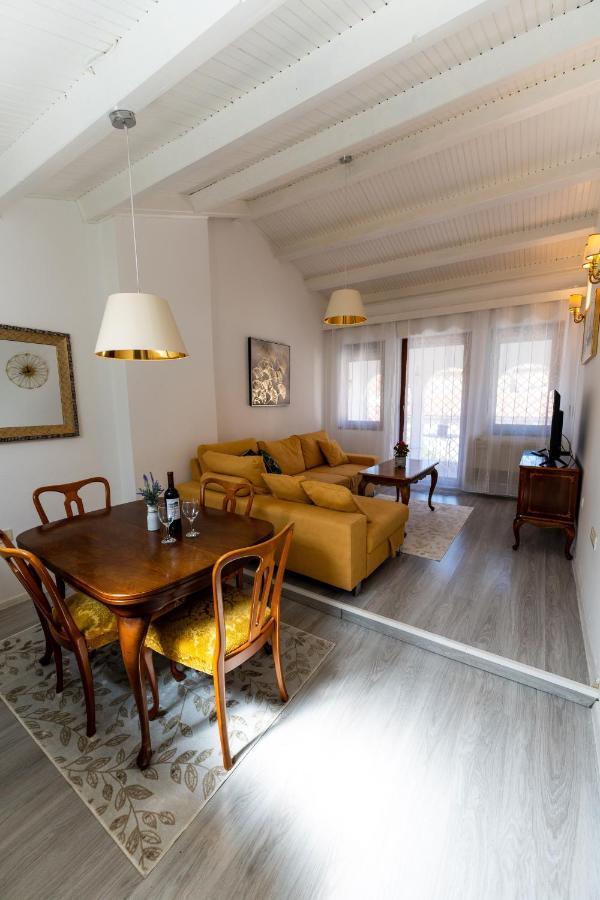 Apt Mia Apartment *